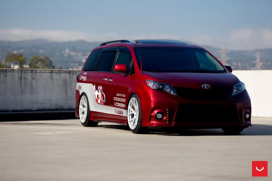  Toyota Sienna by Vossen on Vossen Wheels (VFS6) 2017 года  (фото 16 из 31)